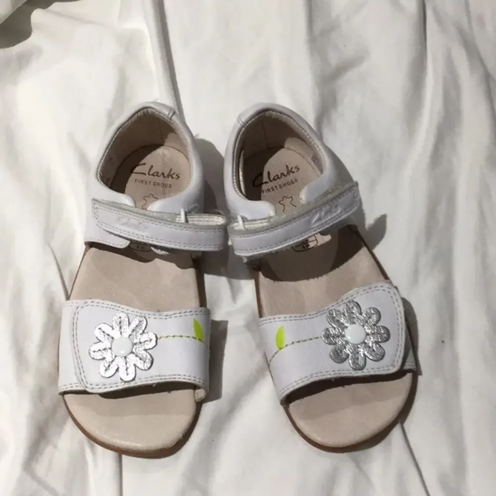 Clark’s 8 white leather sandal rubber sole euc